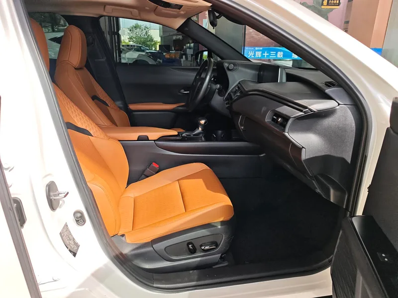 Lexus UX 2020 260h Explorando Versión divertida País VI interior foto 12 Lexus UX 2020 260h Explorando Versión divertida País VI interior foto 12