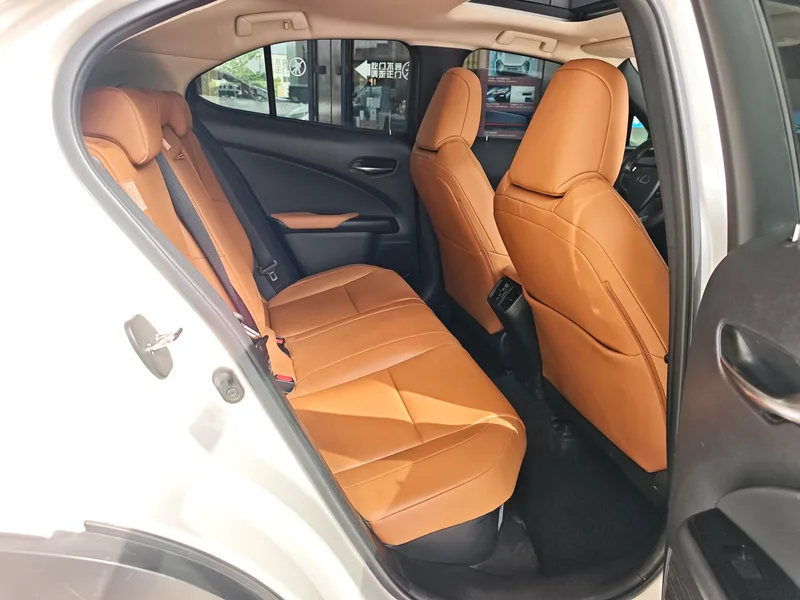 Lexus UX 2020 260h Explorando Versión divertida País VI interior foto 13 Lexus UX 2020 260h Explorando Versión divertida País VI interior foto 13