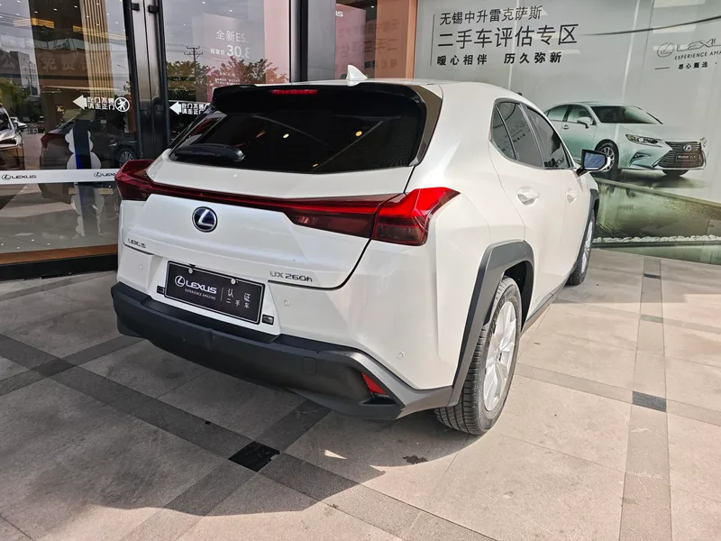 Lexus UX 2020 260h Explorando Versión divertida País VI interior foto 14 Lexus UX 2020 260h Explorando Versión divertida País VI interior foto 14