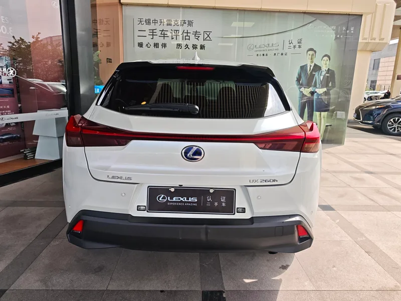 Lexus UX 2020 260h Explorando Versión divertida País VI interior foto 15 Lexus UX 2020 260h Explorando Versión divertida País VI interior foto 15