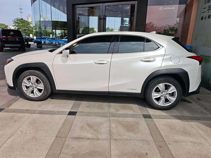 Lexus UX 2020 260h Explorando Versión divertida País VI interior foto 17 Lexus UX 2020 260h Explorando Versión divertida País VI interior foto 17