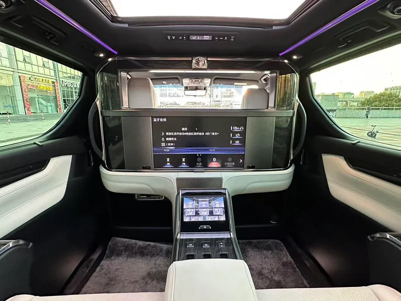 Lexus LM 2020 300h E-Four Four Imperial Edition interior photo 10 Lexus LM 2020 300h E-Four Four Imperial Edition interior photo 10