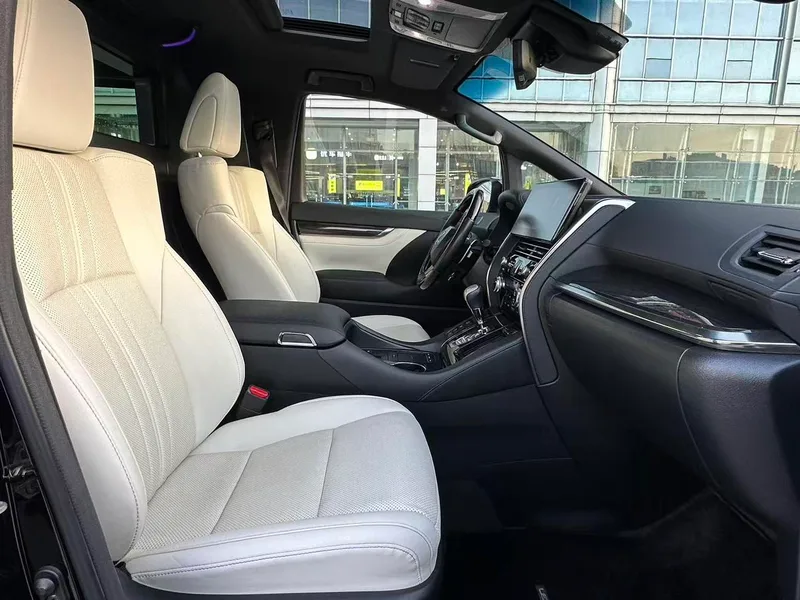 Lexus LM 2020 300h E-Four Four Imperial Edition interior photo 13 Lexus LM 2020 300h E-Four Four Imperial Edition interior photo 13