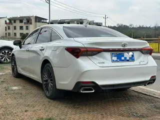 Toyota Avalon 2023 2.0L CVT XLE Premium Edition interior photo 7