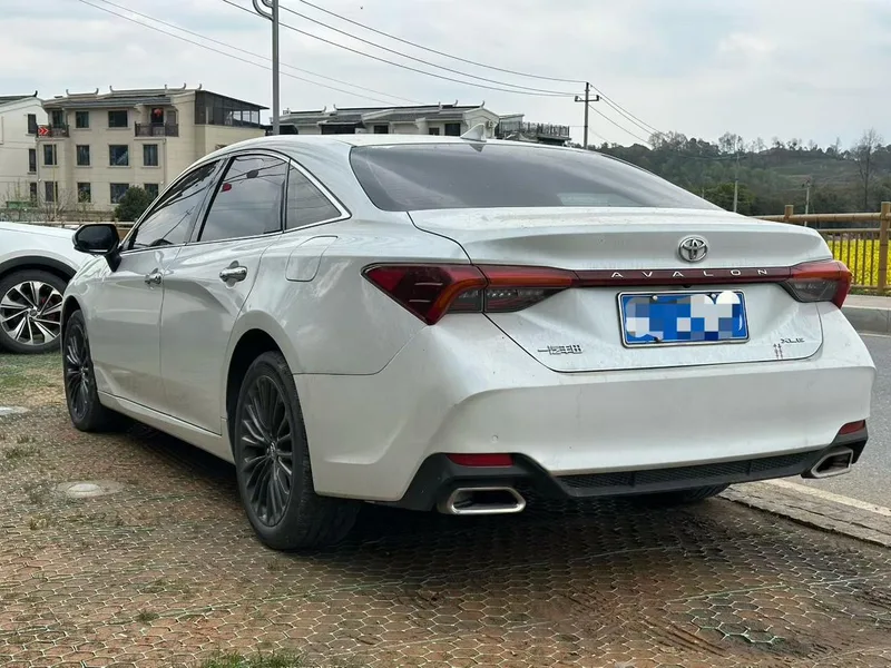 Toyota Avalon 2023 2.0L CVT XLE Premium Edition interior photo 7