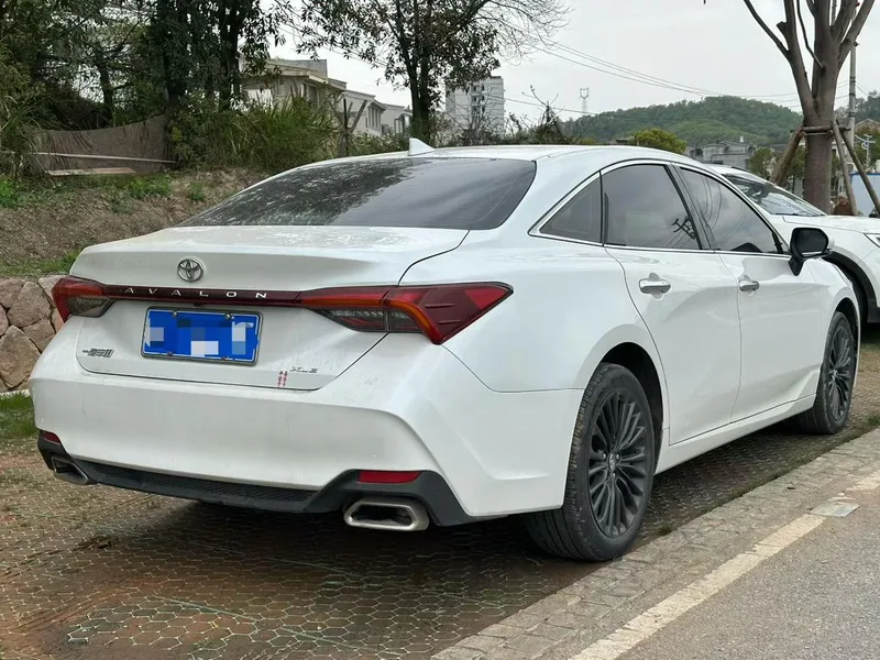 Toyota Avalon 2023 2.0L CVT XLE Premium Edition interior photo 9