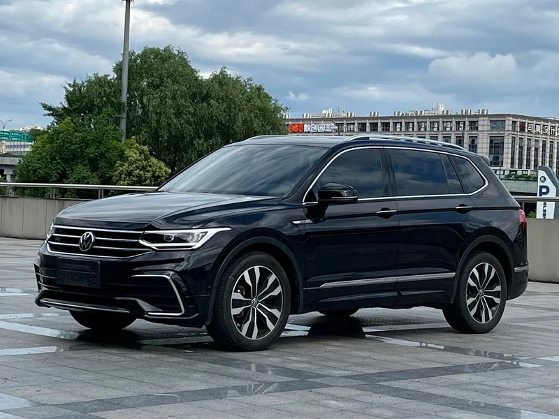 Volkswagen Tiguan L 2023 Restyling 330TSI Two-wheel drive R-Line Enjoy more version exterior photo 1 Volkswagen Tiguan L 2023 Restyling 330TSI Two-wheel drive R-Line Enjoy more version exterior photo 1