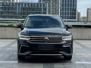 Volkswagen Tiguan L 2023 Restyling 330TSI Two-wheel drive R-Line Enjoy more version exterior photo 2 Volkswagen Tiguan L 2023 Restyling 330TSI Two-wheel drive R-Line Enjoy more version exterior photo 2