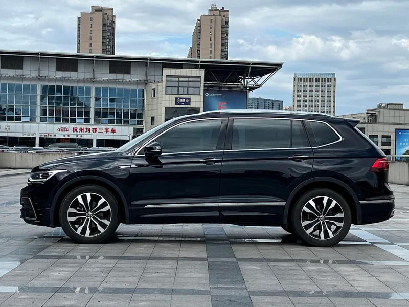 Volkswagen Tiguan L 2023 Restyling 330TSI Two-wheel drive R-Line Enjoy more version exterior photo 3 Volkswagen Tiguan L 2023 Restyling 330TSI Two-wheel drive R-Line Enjoy more version exterior photo 3