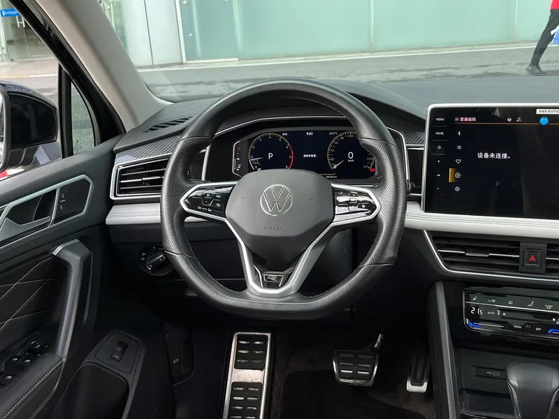 Volkswagen Tiguan L 2023 Restyling 330TSI Two-wheel drive R-Line Enjoy more version interior photo 9 Volkswagen Tiguan L 2023 Restyling 330TSI Two-wheel drive R-Line Enjoy more version interior photo 9