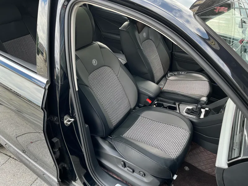 Volkswagen Tiguan L 2023 Restyling 330TSI Two-wheel drive R-Line Enjoy more version interior photo 11 Volkswagen Tiguan L 2023 Restyling 330TSI Two-wheel drive R-Line Enjoy more version interior photo 11