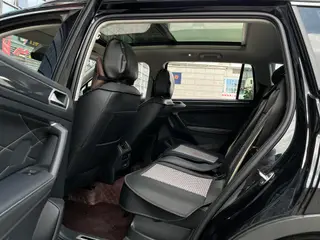 Volkswagen Tiguan L 2023 Restyling 330TSI Two-wheel drive R-Line Enjoy more version interior photo 12 Volkswagen Tiguan L 2023 Restyling 330TSI Two-wheel drive R-Line Enjoy more version interior photo 12