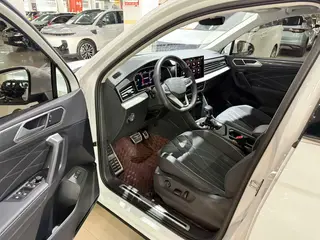 Volkswagen Tiguan L 2024 330TSI Dos tracciones R-Line Edición Yuexiang exterior foto 4 Volkswagen Tiguan L 2024 330TSI Dos tracciones R-Line Edición Yuexiang exterior foto 4