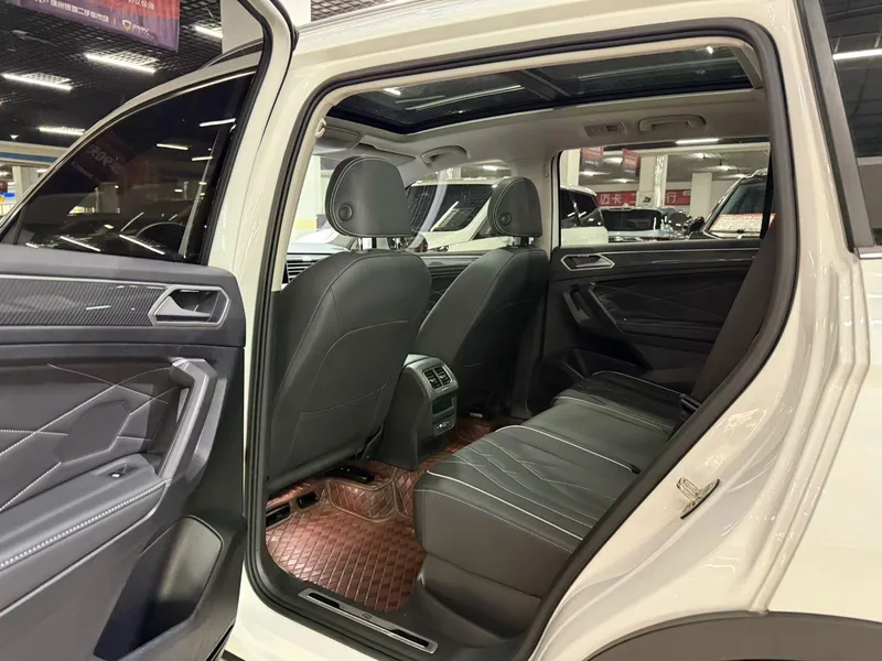 Volkswagen Tiguan L 2024 330TSI Dos tracciones R-Line Edición Yuexiang exterior foto 6 Volkswagen Tiguan L 2024 330TSI Dos tracciones R-Line Edición Yuexiang exterior foto 6