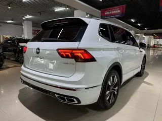 Volkswagen Tiguan L 2024 330TSI Dos tracciones R-Line Edición Yuexiang interior foto 7 Volkswagen Tiguan L 2024 330TSI Dos tracciones R-Line Edición Yuexiang interior foto 7