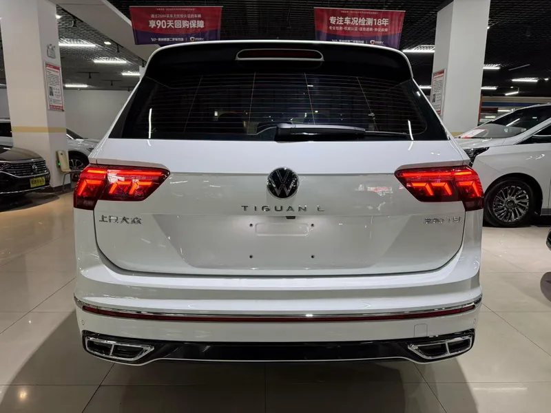 Volkswagen Tiguan L 2024 330TSI Dos tracciones R-Line Edición Yuexiang interior foto 8 Volkswagen Tiguan L 2024 330TSI Dos tracciones R-Line Edición Yuexiang interior foto 8
