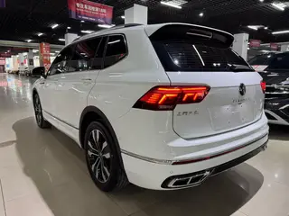 Volkswagen Tiguan L 2024 330TSI Dos tracciones R-Line Edición Yuexiang interior foto 9 Volkswagen Tiguan L 2024 330TSI Dos tracciones R-Line Edición Yuexiang interior foto 9
