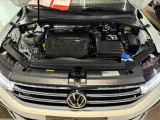 Volkswagen Tiguan L 2024 330TSI Dos tracciones R-Line Edición Yuexiang interior foto 11 Volkswagen Tiguan L 2024 330TSI Dos tracciones R-Line Edición Yuexiang interior foto 11