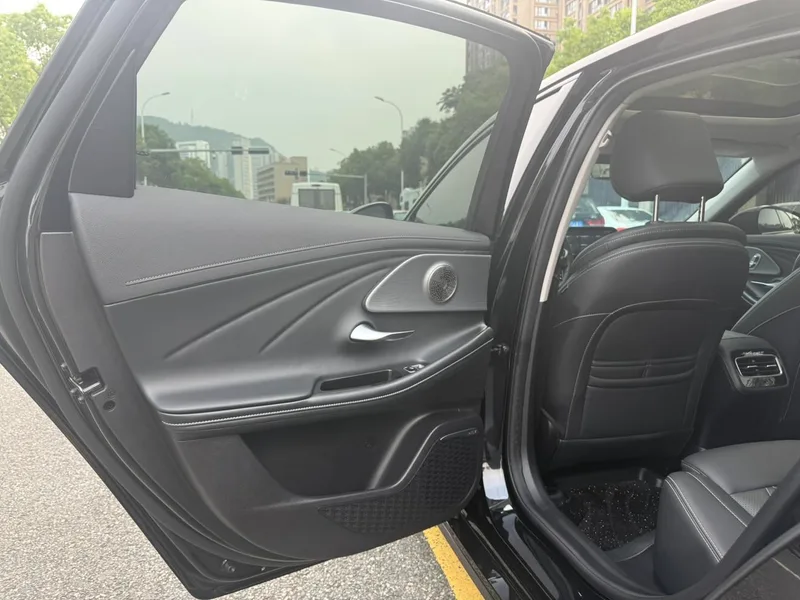 Chery Arrizo 8 2025 2.0T DCT Strength interior photo 13 Chery Arrizo 8 2025 2.0T DCT Strength interior photo 13