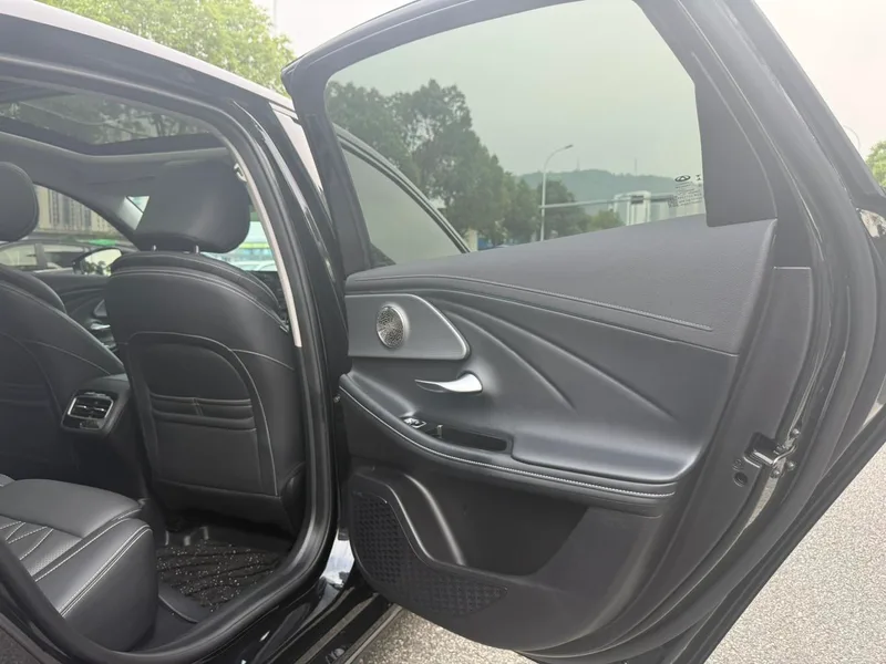 Chery Arrizo 8 2025 2.0T DCT Strength interior photo 18 Chery Arrizo 8 2025 2.0T DCT Strength interior photo 18