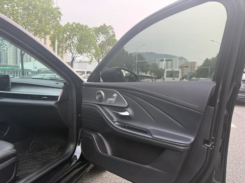 Chery Arrizo 8 2025 2.0T DCT Strength interior photo 20 Chery Arrizo 8 2025 2.0T DCT Strength interior photo 20