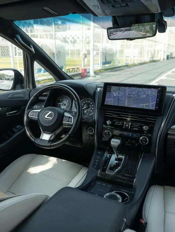 Lexus LM 2020 300h E-Four Seven Elegant Edition interior photo 11 Lexus LM 2020 300h E-Four Seven Elegant Edition interior photo 11