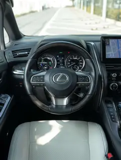 Lexus LM 2020 300h E-Four Seven Elegant Edition interior photo 12 Lexus LM 2020 300h E-Four Seven Elegant Edition interior photo 12