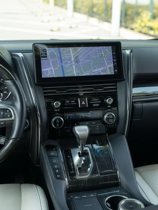 Lexus LM 2020 300h E-Four Seven Elegant Edition interior photo 14 Lexus LM 2020 300h E-Four Seven Elegant Edition interior photo 14