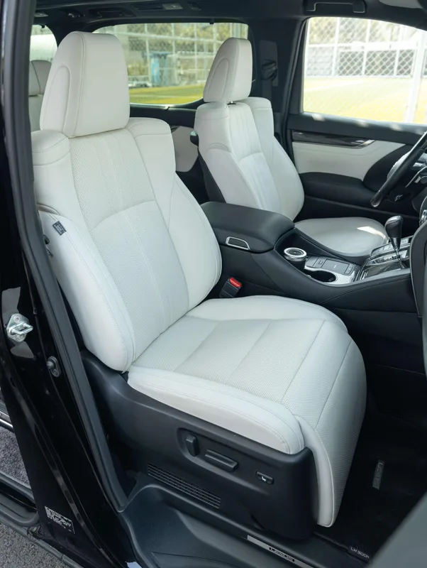 Lexus LM 2020 300h E-Four Seven Elegant Edition interior photo 19 Lexus LM 2020 300h E-Four Seven Elegant Edition interior photo 19