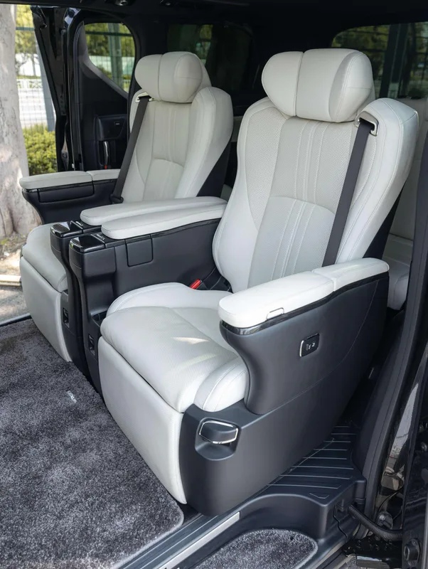 Lexus LM 2020 300h E-Four Seven Elegant Edition interior photo 20 Lexus LM 2020 300h E-Four Seven Elegant Edition interior photo 20