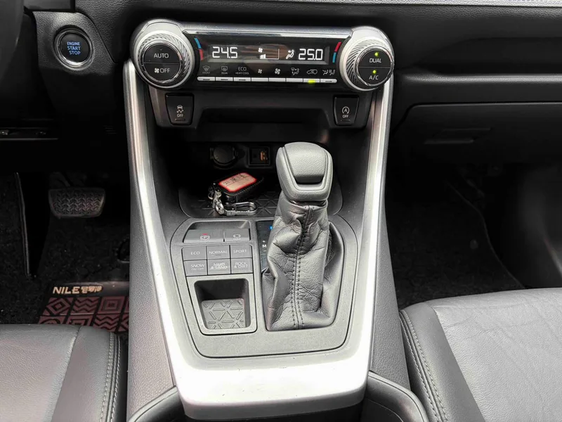 Toyota Wildlander 2020 2.0L Four-wheel drive deluxe edition interior photo 11 Toyota Wildlander 2020 2.0L Four-wheel drive deluxe edition interior photo 11