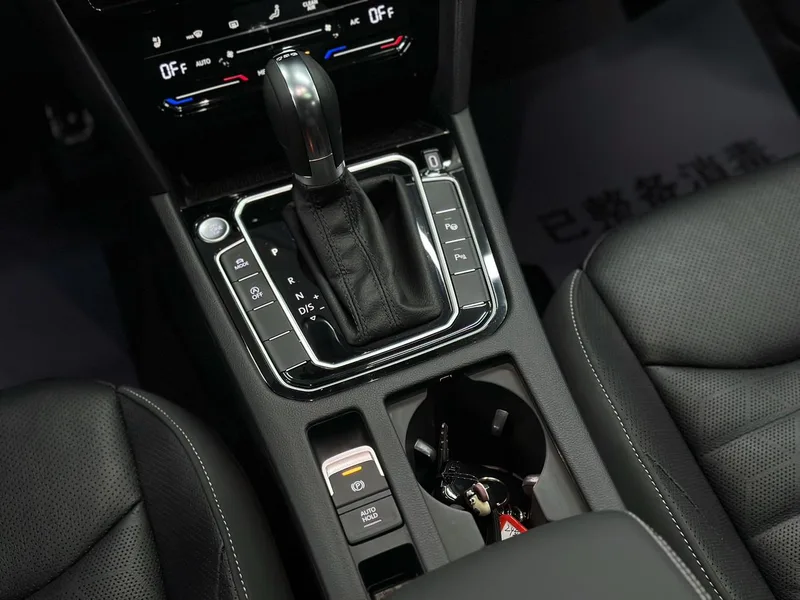 Volkswagen CC 2024 Hunting car 380TSI Heart Hunting Edition interior photo 14 Volkswagen CC 2024 Hunting car 380TSI Heart Hunting Edition interior photo 14