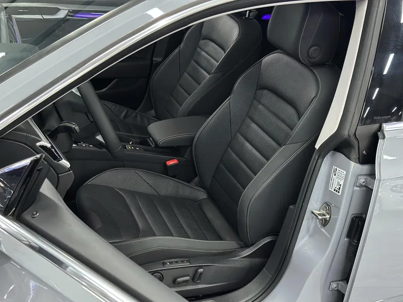 Volkswagen CC 2024 Hunting car 380TSI Heart Hunting Edition interior photo 17 Volkswagen CC 2024 Hunting car 380TSI Heart Hunting Edition interior photo 17
