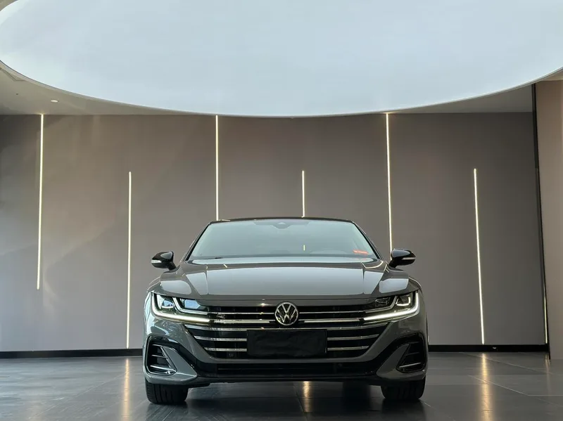 Volkswagen CC 2021 380TSI Version accrocheuse 30 Édition anniversaire extérieur photo 2 Volkswagen CC 2021 380TSI Version accrocheuse 30 Édition anniversaire extérieur photo 2