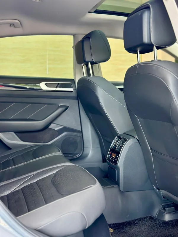 Volkswagen CC 2021 380TSI Version accrocheuse 30 Édition anniversaire intérieur photo 9 Volkswagen CC 2021 380TSI Version accrocheuse 30 Édition anniversaire intérieur photo 9