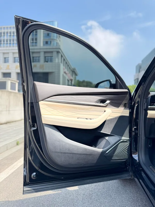 Geely Monjaro 2025 2.0TD High-power automatic two-wheel drive oriental obsidian star version exterior photo 7 Geely Monjaro 2025 2.0TD High-power automatic two-wheel drive oriental obsidian star version exterior photo 7
