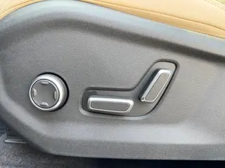 Geely Monjaro 2025 2.0TD High-power automatic two-wheel drive oriental obsidian star version interior photo 12 Geely Monjaro 2025 2.0TD High-power automatic two-wheel drive oriental obsidian star version interior photo 12