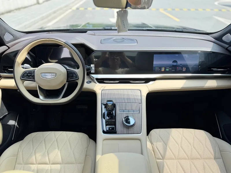 Geely Monjaro 2025 2.0TD High-power automatic two-wheel drive oriental obsidian star version interior photo 16 Geely Monjaro 2025 2.0TD High-power automatic two-wheel drive oriental obsidian star version interior photo 16
