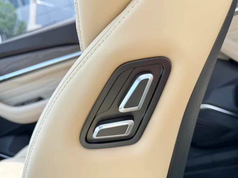 Geely Monjaro 2025 2.0TD High-power automatic two-wheel drive oriental obsidian star version interior photo 19 Geely Monjaro 2025 2.0TD High-power automatic two-wheel drive oriental obsidian star version interior photo 19