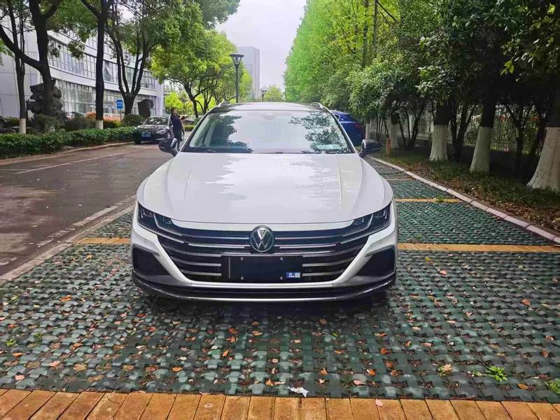 Volkswagen CC 2021 Camión de caza 380TSI Versión de caza del corazón exterior foto 2 Volkswagen CC 2021 Camión de caza 380TSI Versión de caza del corazón exterior foto 2