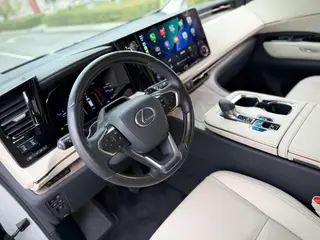 Lexus LM 2023 350h E-Four Sept éditions élégantes extérieur photo 10 Lexus LM 2023 350h E-Four Sept éditions élégantes extérieur photo 10