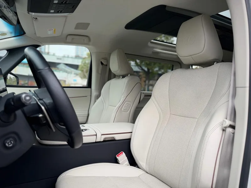 Lexus LM 2023 350h E-Four Sept éditions élégantes intérieur photo 13 Lexus LM 2023 350h E-Four Sept éditions élégantes intérieur photo 13