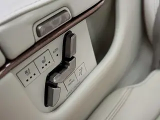Lexus LM 2023 350h E-Four Sept éditions élégantes intérieur photo 19 Lexus LM 2023 350h E-Four Sept éditions élégantes intérieur photo 19