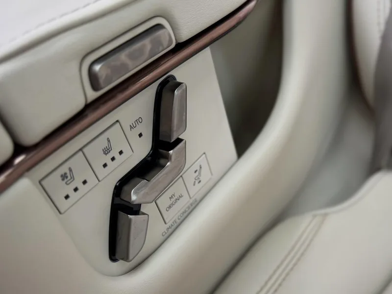 Lexus LM 2023 350h E-Four Sept éditions élégantes intérieur photo 19 Lexus LM 2023 350h E-Four Sept éditions élégantes intérieur photo 19