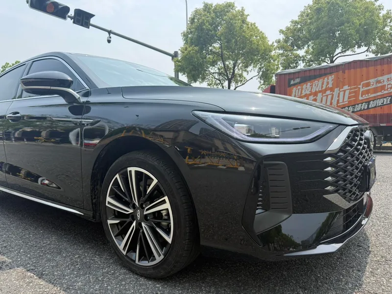 Chery Arrizo 8 PRO 2025 1.6T DCT Luxury type interior photo 11 Chery Arrizo 8 PRO 2025 1.6T DCT Luxury type interior photo 11