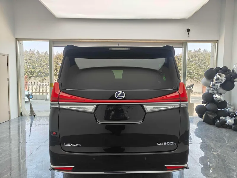 Lexus LM 2020 300h E-Four Four Imperial Edition exterior photo 4