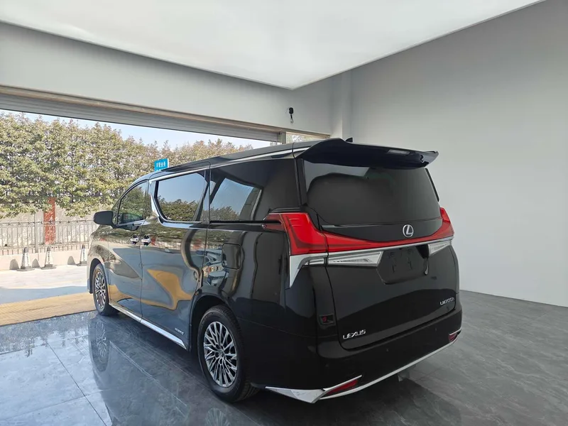 Lexus LM 2020 300h E-Four Four Imperial Edition exterior photo 5