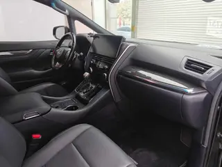 Lexus LM 2020 300h E-Four Four Imperial Edition interior photo 11