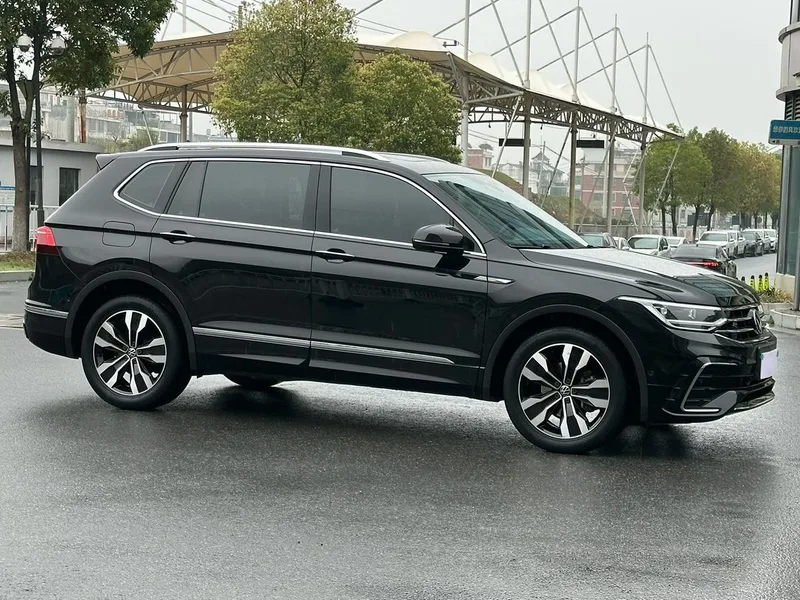 Volkswagen Tiguan L 2023 330TSI Deux roues motrices R-Line Version de plus en plus extérieur photo 3 Volkswagen Tiguan L 2023 330TSI Deux roues motrices R-Line Version de plus en plus extérieur photo 3
