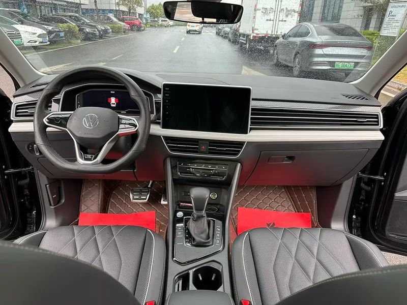 Volkswagen Tiguan L 2023 330TSI Deux roues motrices R-Line Version de plus en plus intérieur photo 6 Volkswagen Tiguan L 2023 330TSI Deux roues motrices R-Line Version de plus en plus intérieur photo 6